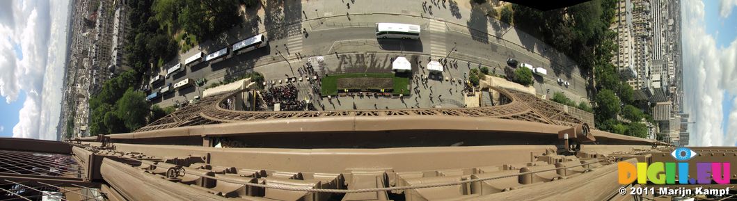 SX18333-18340 Panorama across eiffel tower